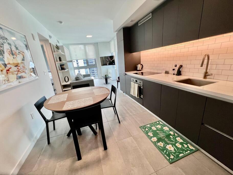 Spacious Studio In The Heart Of Downtown Miami Apartment Ngoại thất bức ảnh