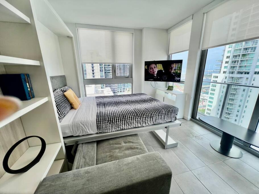 Spacious Studio In The Heart Of Downtown Miami Apartment Ngoại thất bức ảnh